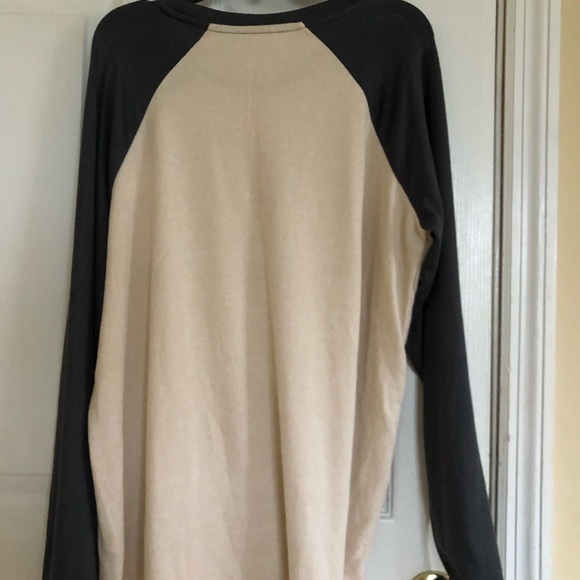 NWT Cream and grey long sleeve shirt from American Eagle. - Picture 4 of 4